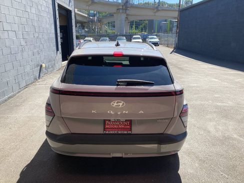 Used 2024 Hyundai Kona SEL FWD image 4