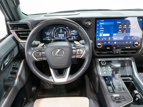 Used 2024 Lexus GX 550 image 11