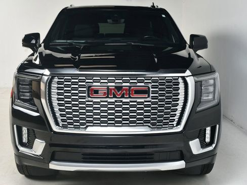 Used 2021 GMC Yukon Denali w/ Denali Premium Package image 17