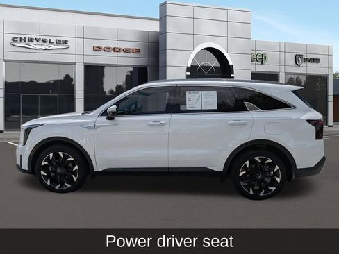 Used 2024 Kia Sorento EX w/ Panoramic Sunroof Package FWD image 7
