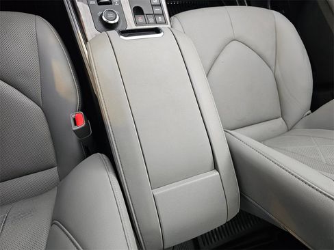 Used 2023 Toyota Highlander Platinum image 29