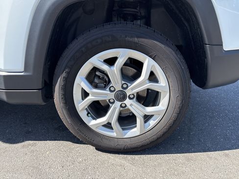 Certified 2025 Jeep Compass Latitude image 13