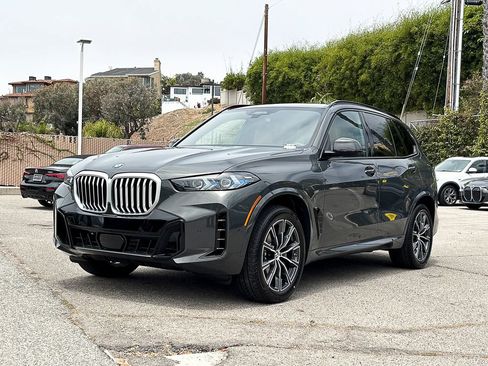 New 2026 BMW X5 xDrive40i w/ M Sport Package AWD/4WD image 3