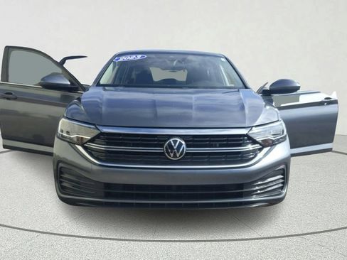 Used 2023 Volkswagen Jetta SE FWD image 9