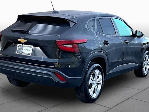 Used 2025 Chevrolet Trax LS FWD image 13