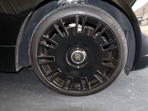 Used 2018 Rolls-Royce Wraith RWD image 40