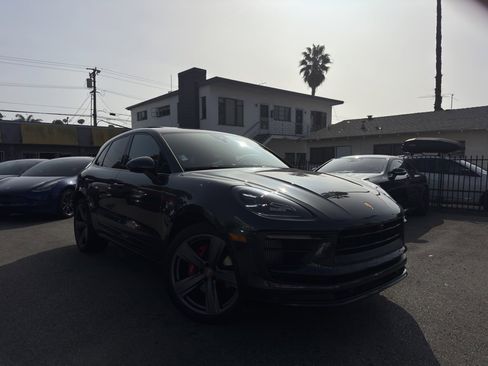 Used 2022 Porsche Macan S image 3