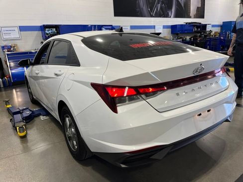 Used 2023 Hyundai Elantra SE FWD image 4