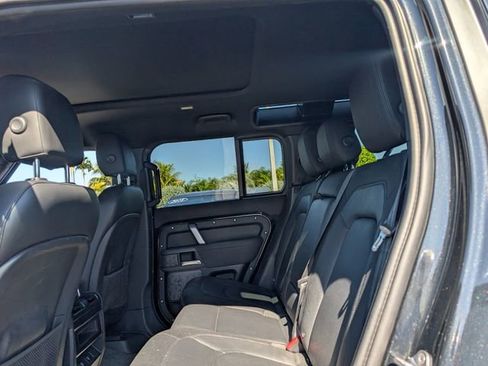 Used 2023 Land Rover Defender 110 X-Dynamic SE image 7