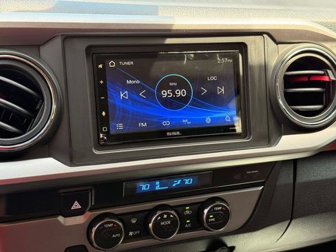 Used 2022 Toyota Tacoma SR5 w/ Technology Package RWD image 18