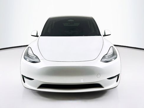 Used 2023 Tesla Model Y Long Range AWD/4WD image 2