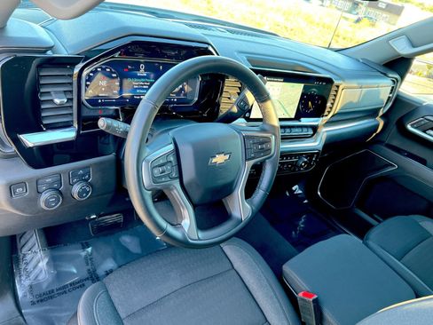 Used 2025 Chevrolet Silverado 1500 LT image 16