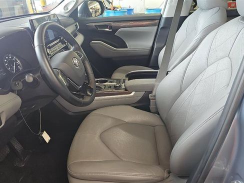 Used 2021 Toyota Highlander Platinum AWD/4WD image 10
