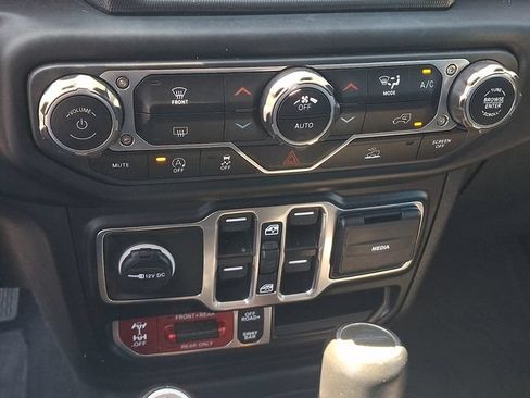 Used 2023 Jeep Gladiator Rubicon w/ LED Lighting Group AWD/4WD image 15