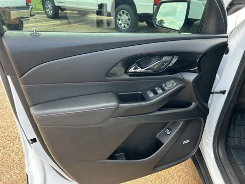 Used 2023 Chevrolet Traverse RS FWD image 18