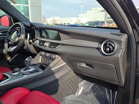 Used 2023 Alfa Romeo Stelvio Veloce image 7