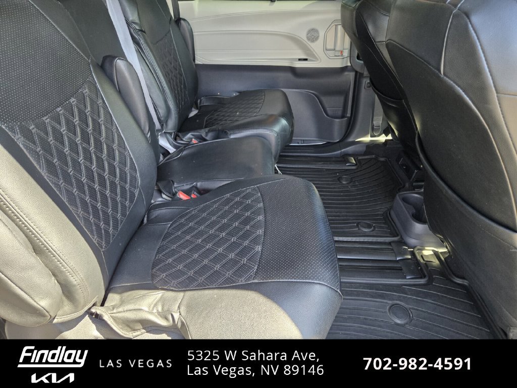 Used 2024 Toyota Sienna LE FWD image 18