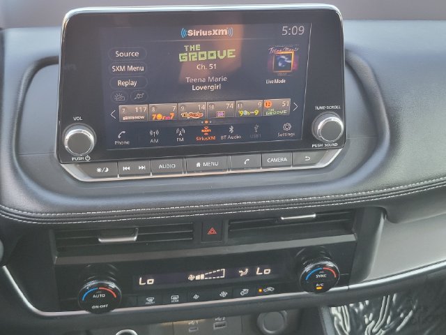 Used 2023 Nissan Rogue SV FWD image 9