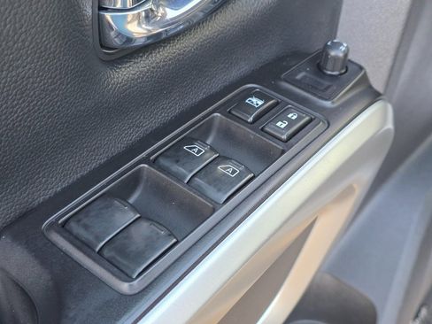 Used 2016 Nissan Titan PRO-4X w/ Pro-4x Convenience Package image 18