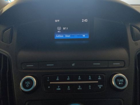 Used 2018 Ford Focus SE image 25