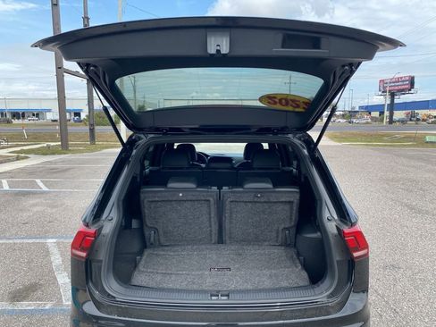 Used 2022 Volkswagen Tiguan SE R-Line image 13