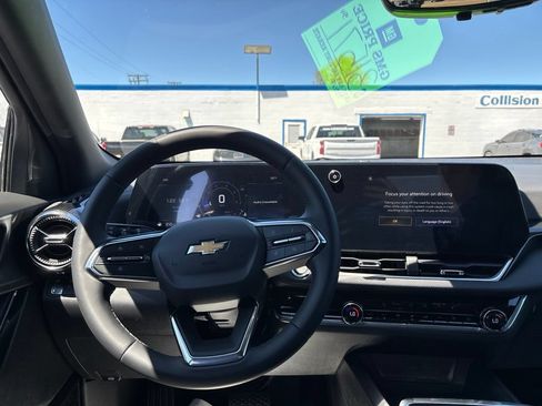 New 2026 Chevrolet Equinox LT w/ Convenience Package II FWD image 11