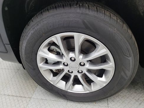 Used 2021 Jeep Cherokee Latitude Lux w/ Comfort/Convenience Group image 31