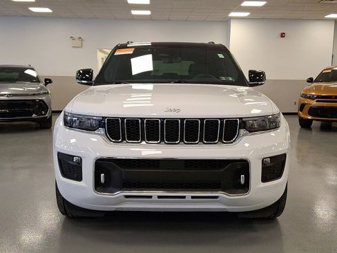 Certified 2024 Jeep Grand Cherokee Overland w/ Luxury Tech Group IV image 2