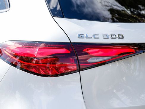 New 2025 Mercedes-Benz GLC 300 image 8