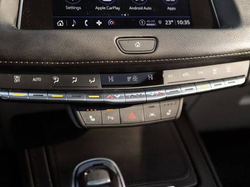 Certified 2023 Cadillac XT4 Luxury w/ Cold Weather Package image 15