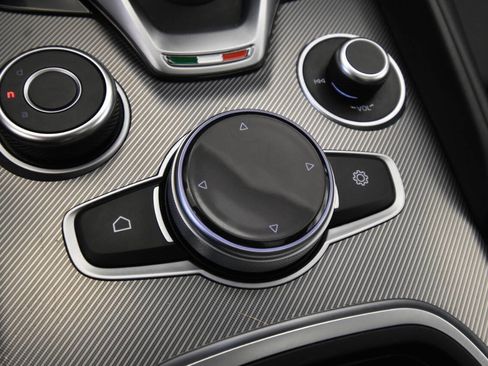 Used 2023 Alfa Romeo Giulia Veloce image 18