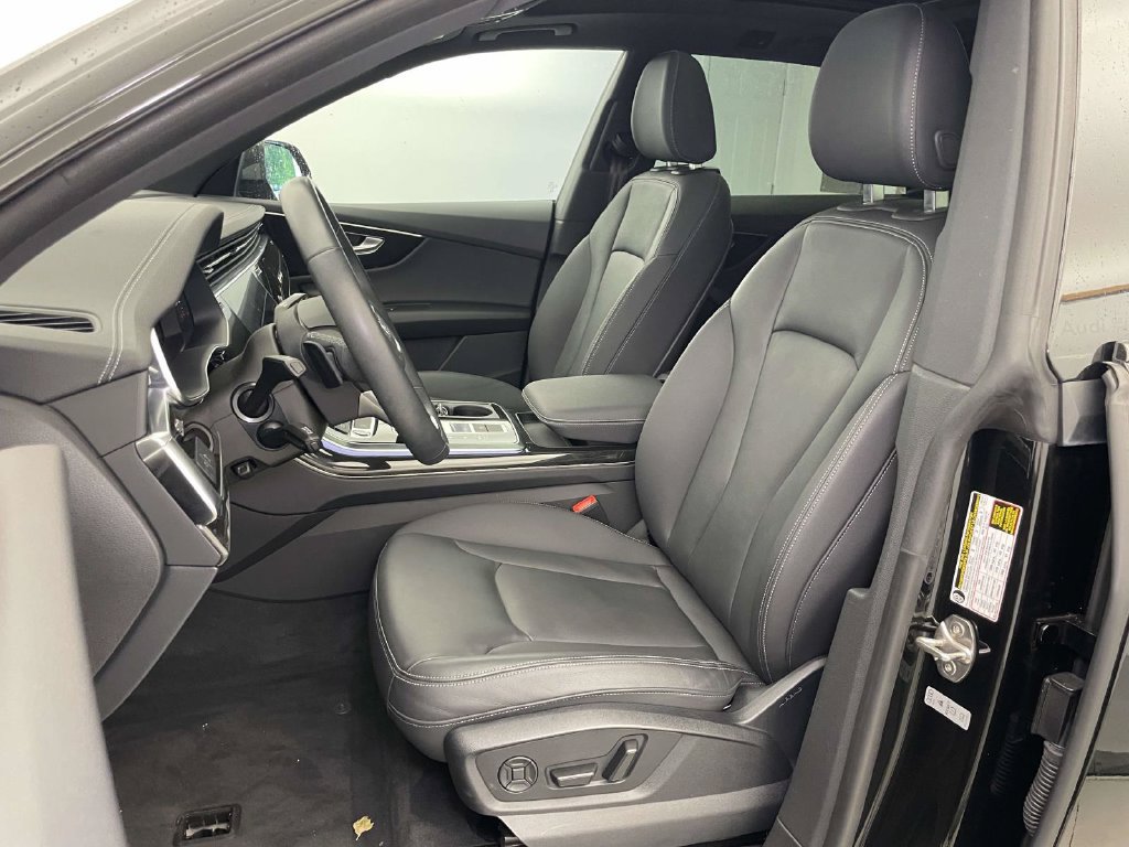 Certified 2025 Audi Q8 Premium w/ Black Optic Package AWD/4WD image 5