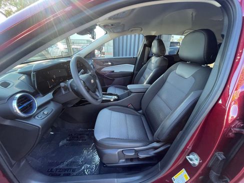 Used 2025 Chevrolet Trax LT image 27