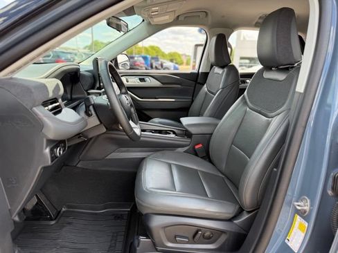 Used 2025 Ford Explorer Active w/ Active Comfort Package AWD/4WD image 12