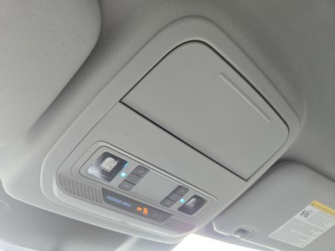 Used 2022 Ford Explorer XLT w/ Equipment Group 202A image 22