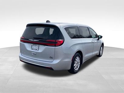 Used 2024 Chrysler Pacifica Touring-L