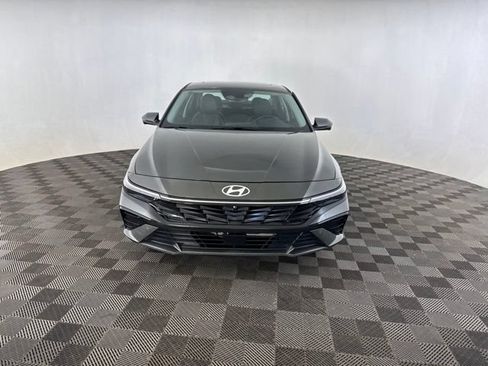 Used 2024 Hyundai Elantra Limited FWD image 2