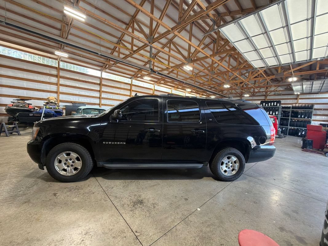 Used 2012 Chevrolet Suburban LT w/ Luxury Package AWD/4WD image 11