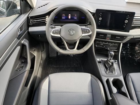 New 2026 Volkswagen Jetta SE FWD image 10
