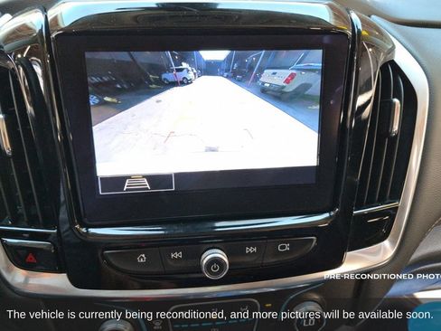 Used 2021 Chevrolet Traverse LT FWD image 17
