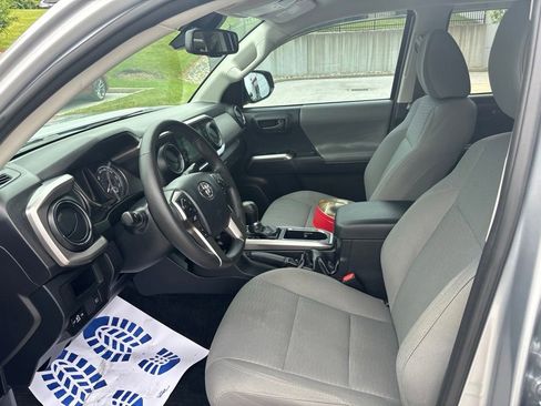 Used 2019 Toyota Tacoma SR5 RWD image 9