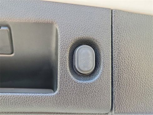 Used 2019 Cadillac Escalade ESV Luxury image 19