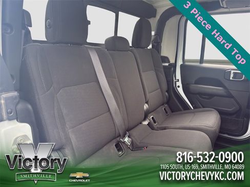 Used 2023 Jeep Gladiator Overland image 18