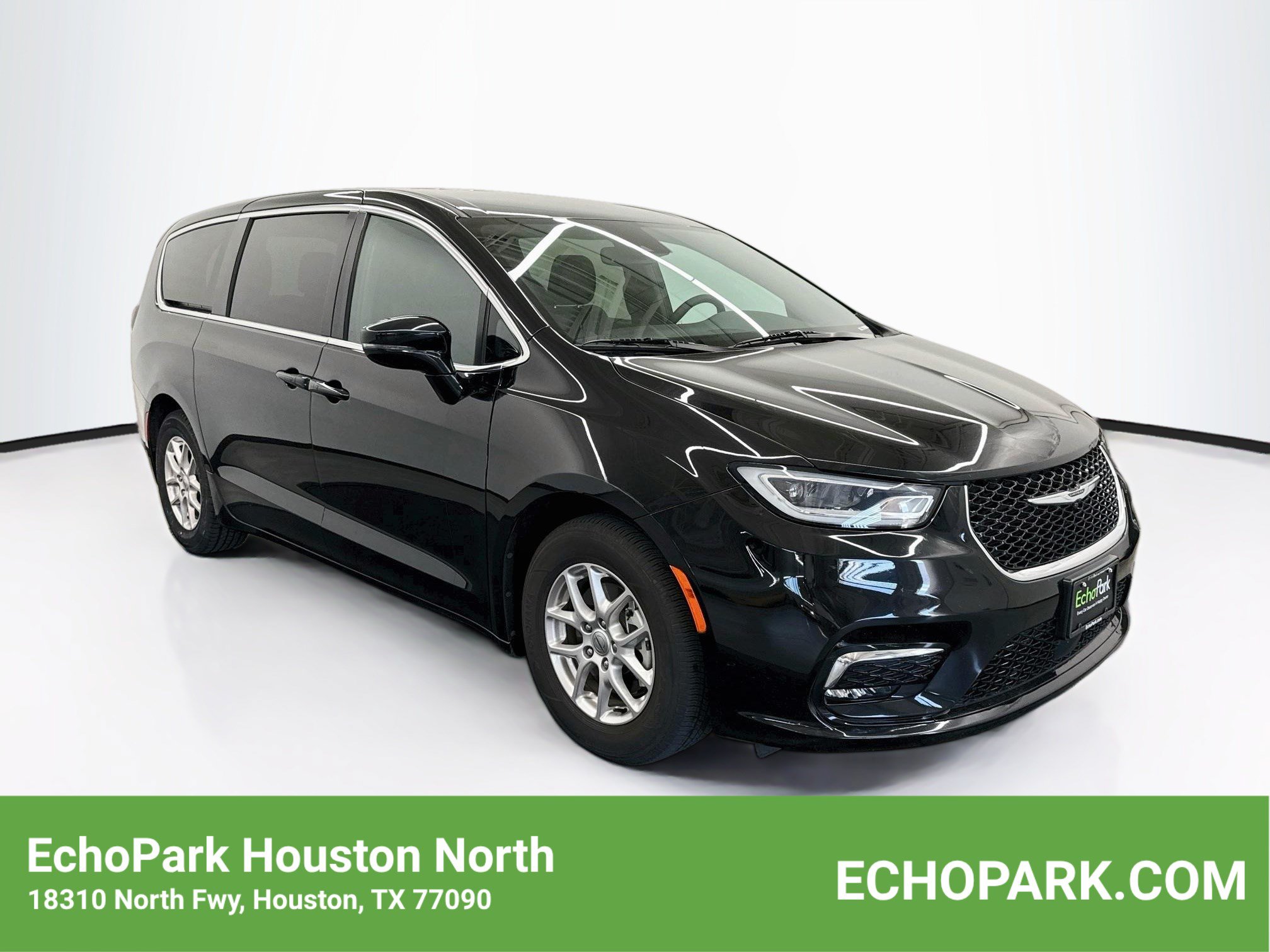 Used 2025 Chrysler Pacifica Select FWD image 1
