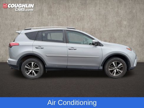 Used 2018 Toyota RAV4 XLE AWD/4WD image 11