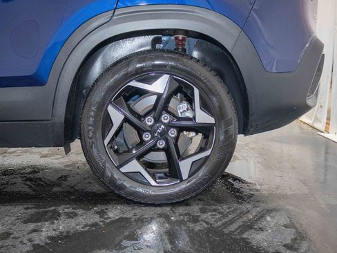 Used 2024 Kia Seltos EX image 9