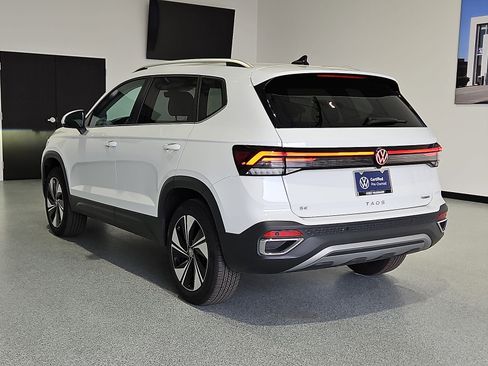 Certified 2025 Volkswagen Taos SE AWD/4WD image 6
