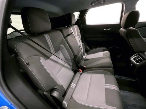 Used 2025 Chevrolet Blazer LT image 23