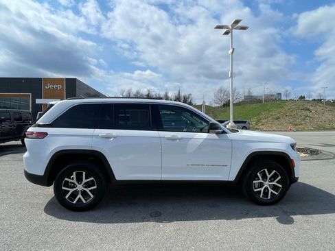 Used 2023 Jeep Grand Cherokee Limited AWD/4WD image 2