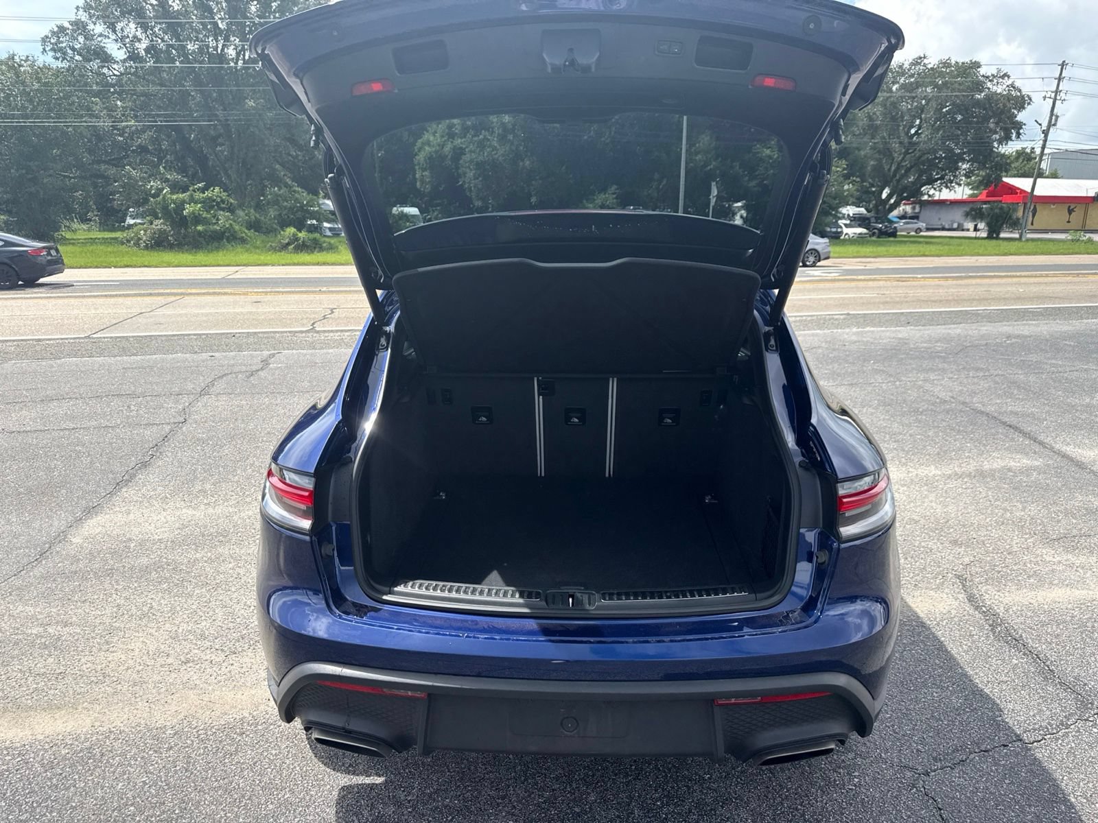Used 2023 Porsche Macan AWD/4WD image 8